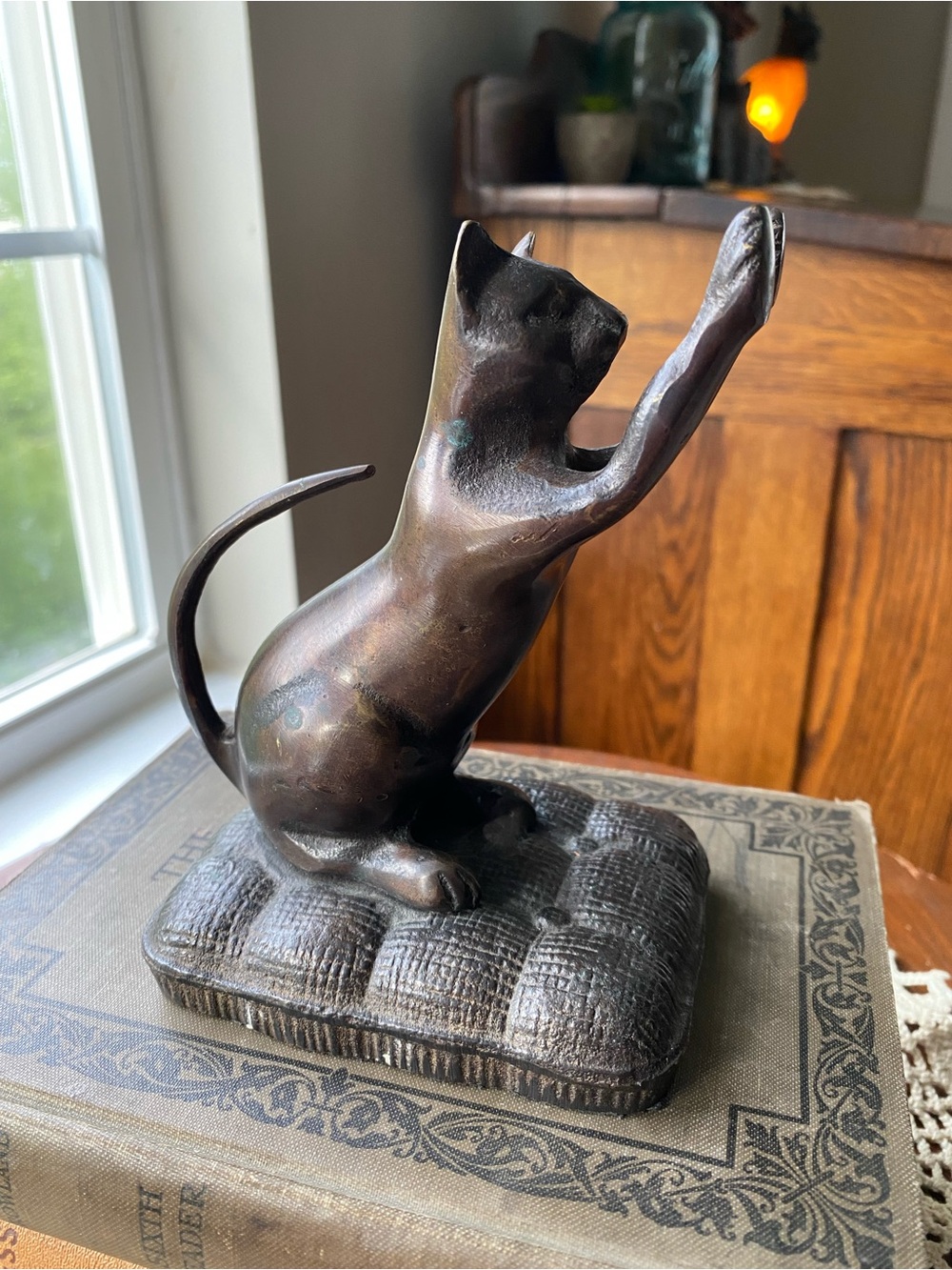 Antique Brass Playful Cat Bookend - Decorative Bronze Cat Sculpture EUC - Picture 3 of 14
